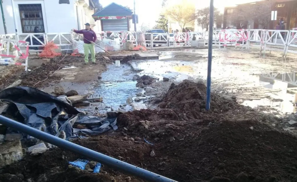 Rompieron un caño y Mitre se convirtió en una pileta