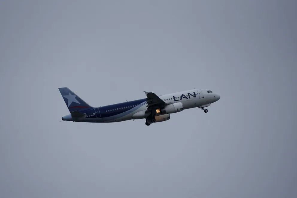 Importantes demoras en el aeropuerto de Bariloche por tormentas en Buenos Aires