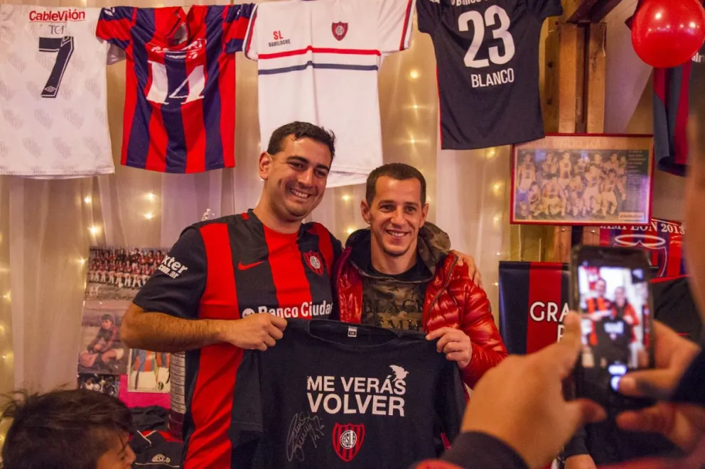 El ex futbolista se mostró alegre en todo momento. 