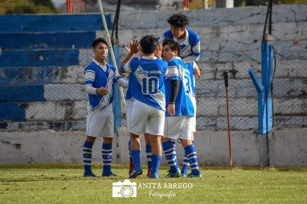 El "Gaucho" festejó en el estadio Municipal barilochense.
