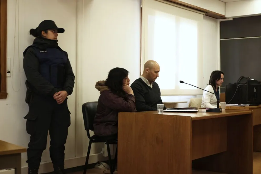 Formularon cargos contra la mujer que habría apuñalado a su pareja