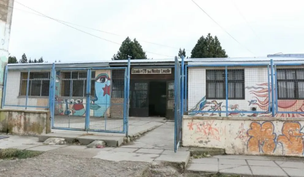 El Cens 9 tiene su “perchero solidario”