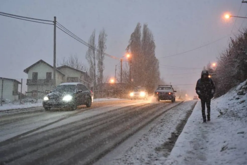 Nevada en Bariloche: calles complicadas para transitar