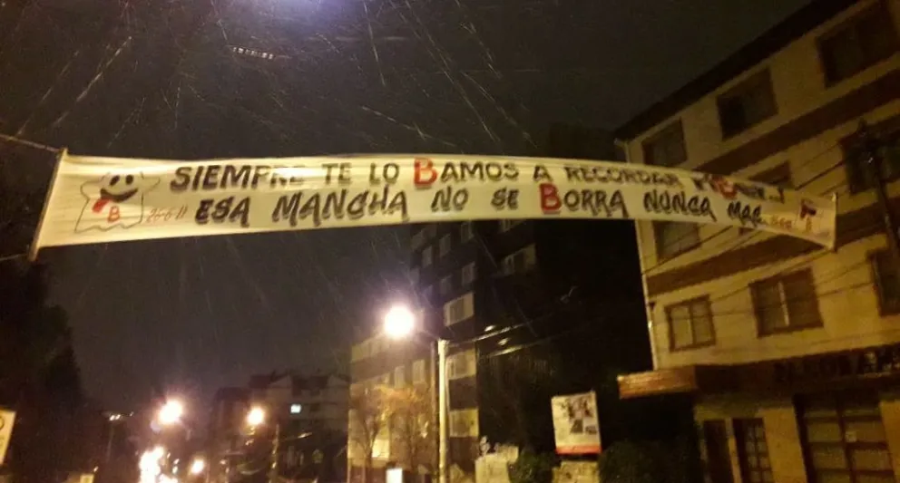 Con pasacalle y afiches, en Bariloche recordaron el descenso de River
