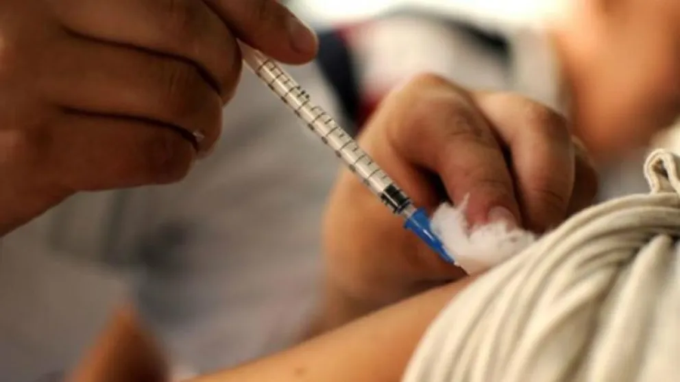 Faltante en los hospitales: la vacuna contra la meningitis cuesta más de 4 mil pesos