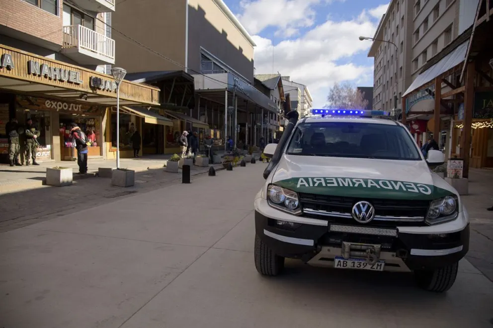 Allanamientos: Secuestraron dólares, estupefacientes y elementos de corte