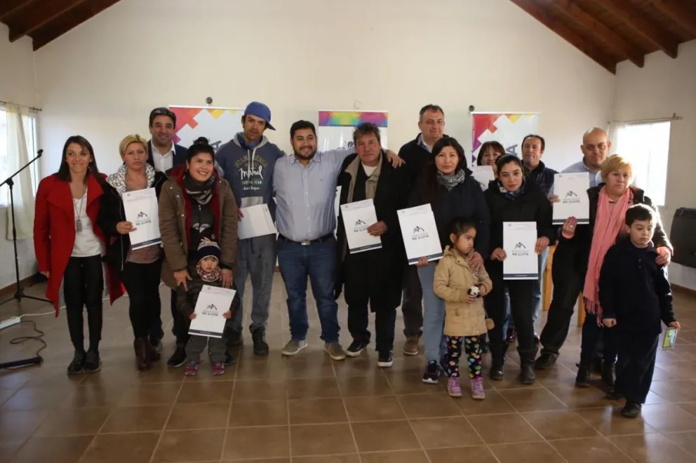 Familias del barrio 2 de Abril obtuvieron los boletos de sus terrenos
