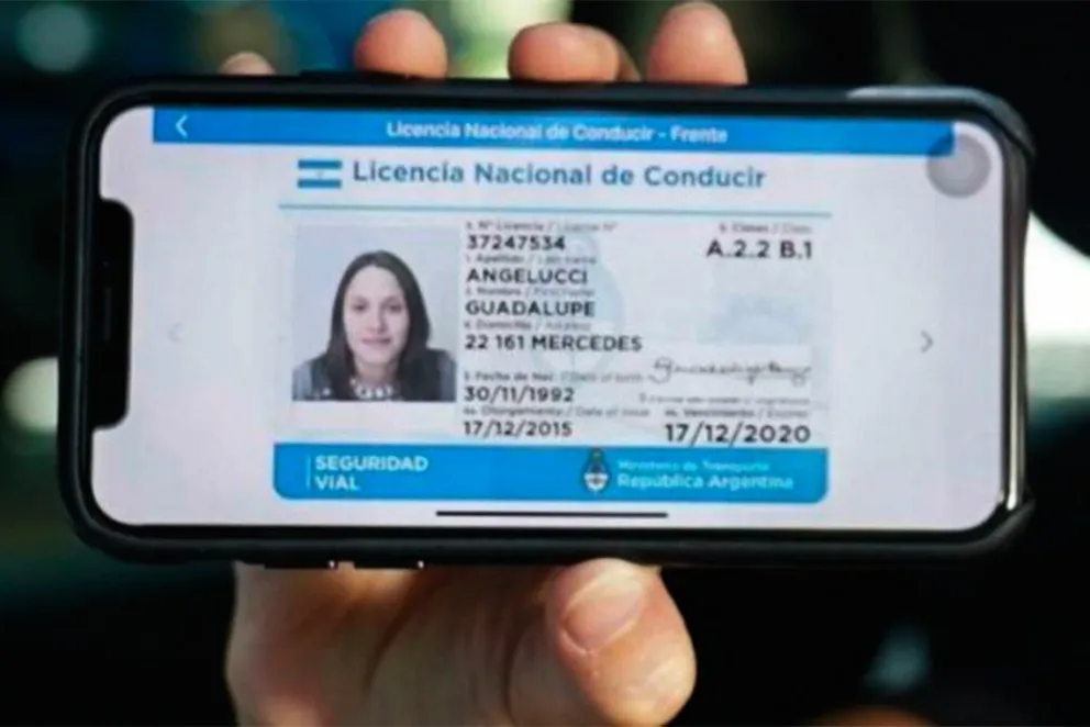 Ya se puede tener la versión digital de la licencia de conducir y la cédula azul