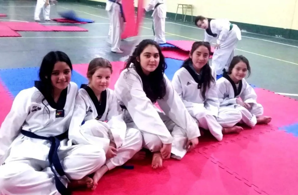 Derribando prejuicios: Cinco chicas apasionadas por el Taekwondo en Bariloche