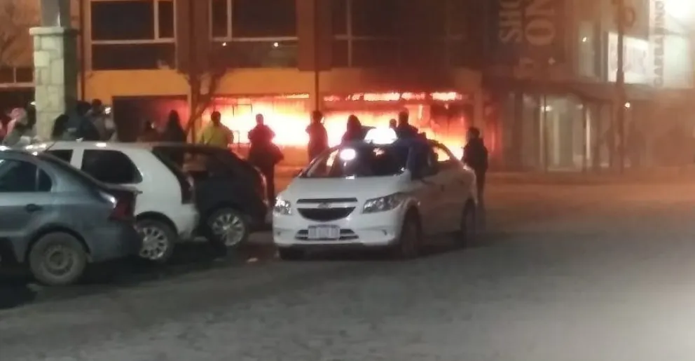 Voraz incendio en un local comercial de Onelli