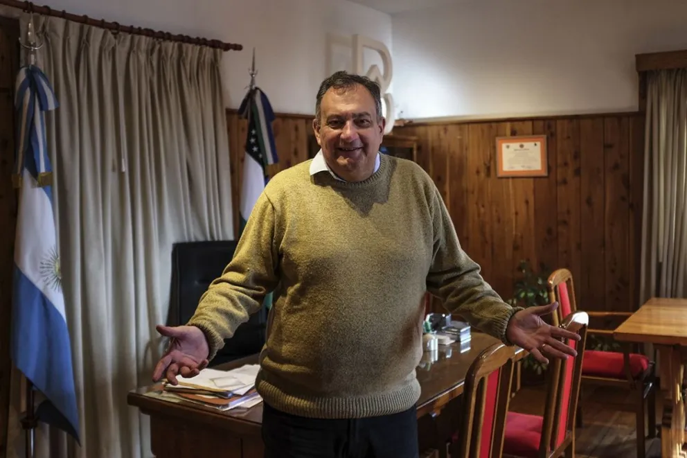 Para promocionar Bariloche en el Alto Valle, Gennuso se pierde buena parte de los festejos