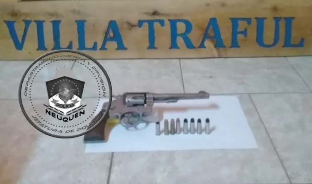 Lo pararon a la vera de la ruta 237, estaba armado y acusado de un robo en Bariloche