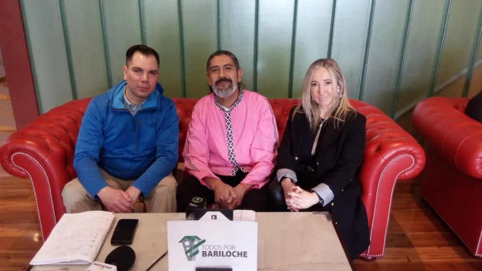Exequiel Ojeda, junto a Ana María Vázquez y Gustavo Godoy. 