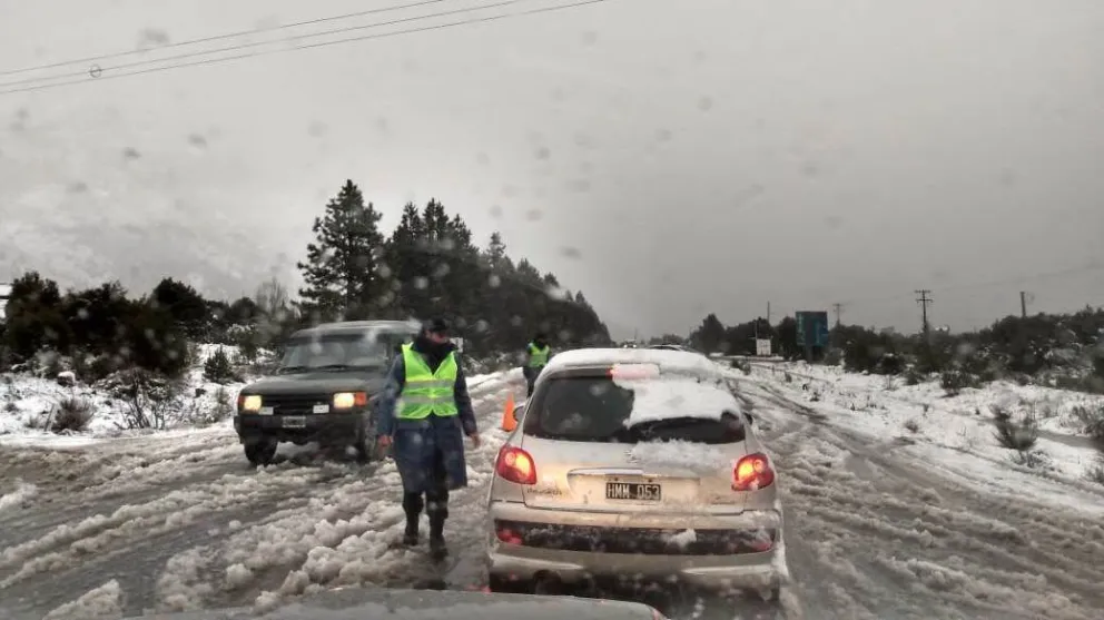 Refuerzan operativo en rutas ante las intensas nevadas en la cordillera