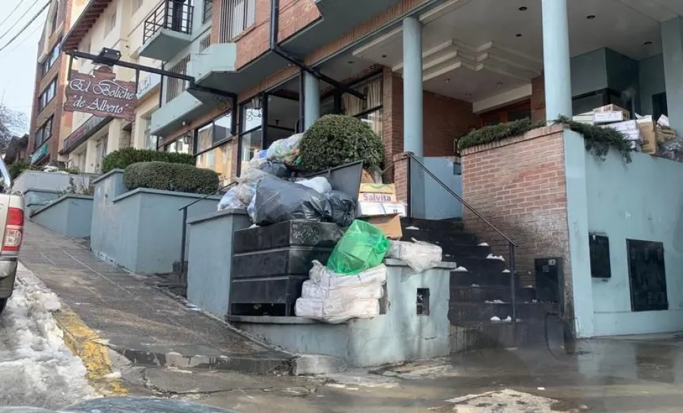 Notifoto: Vecinos escrachan al Boliche de Alberto