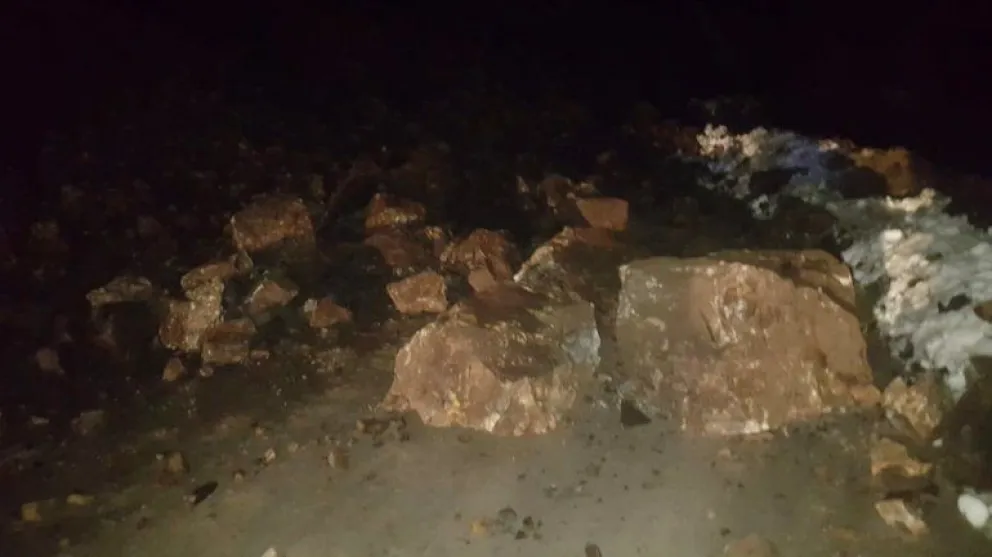 Quila Quina quedó aislada por un derrumbe en la ruta 108