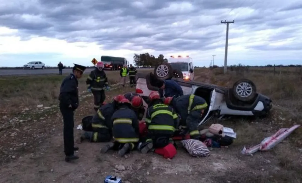 Una niña de Bariloche falleció en un vuelco en ruta 22
