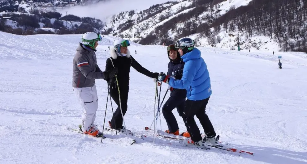 Valeria Mazza en familia, Lola Latorre y Clara Alonso disfrutaron del Cerro Catedral