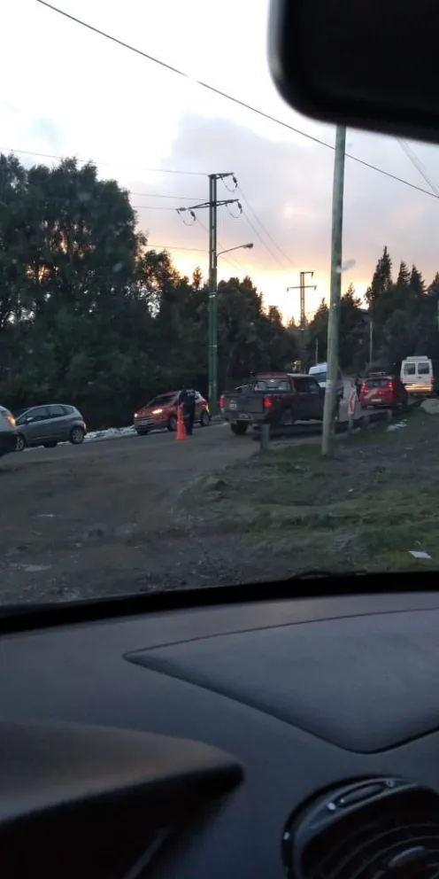 El hielo provocó un despiste en la avenida Pioneros