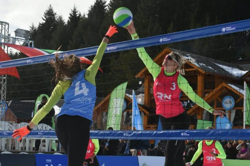 El histórico mundial de Snow Voley tuvo su apertura en el Cerro Catedral