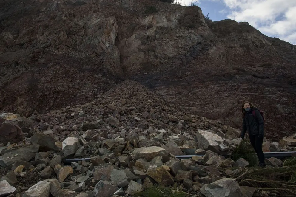 Derrumbe en ruta 40: por el tamaño de los bloques, deberán traer instrumentos de mayor potencia