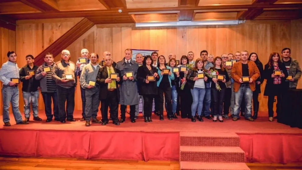 UTHGRA Bariloche homenajeó a una treintena de trabajadores en el día del gastronómico