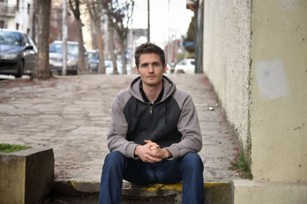 Nahuel Michalski vive en Bariloche hace poco más de un año y apuesta a la divulgación de la filosofía.