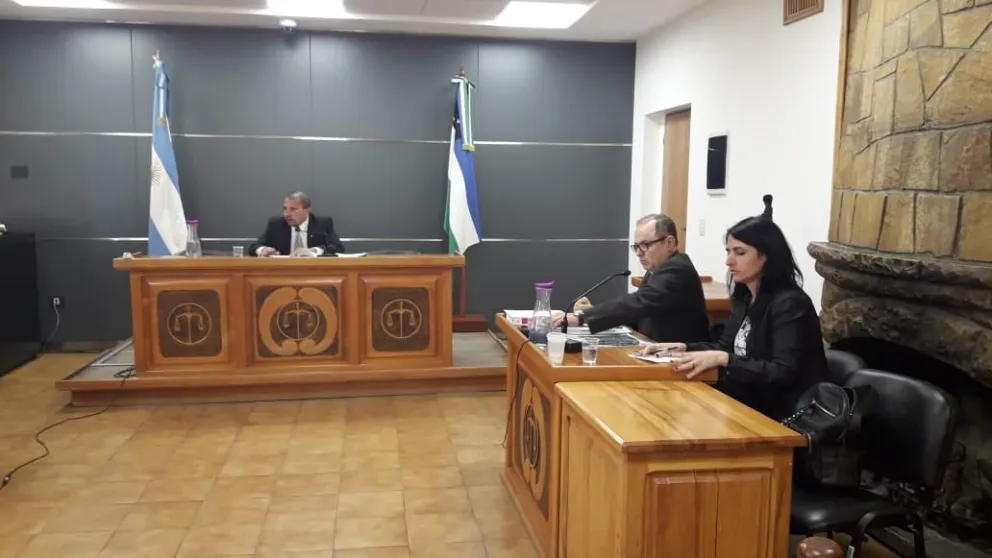 Licencias truchas: Formularon cargos a dos mujeres y un hombre, empleados municipales