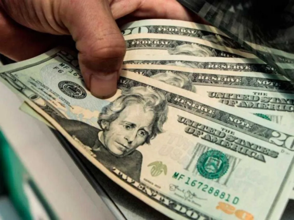 Tras la derrota de Macri, se disparó el dólar