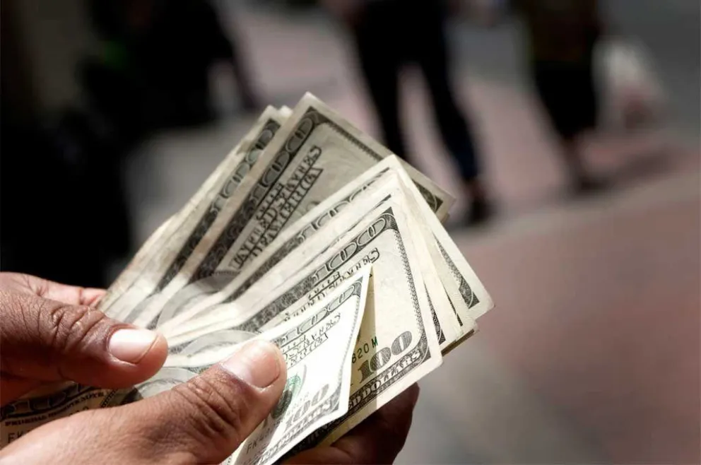 El dólar sube más de 5% y se vende a 58 pesos en el Banco Nación
