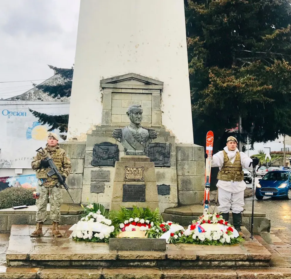 Notifoto: Homenaje a San Martín bajo la lluvia