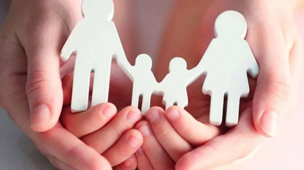 Buscan personas que deseen adoptar a dos hermanas de 13 y 16 años