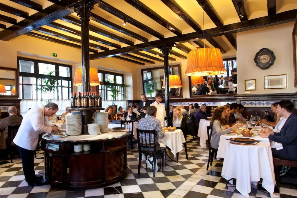 Los restaurantes deberán colocar en sus cartas una leyenda contra el consumo de azúcar