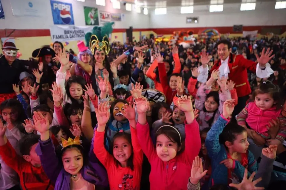 UTHGRA Bariloche llenó el gimnasio de Estudiantes festejando el Día del Niño