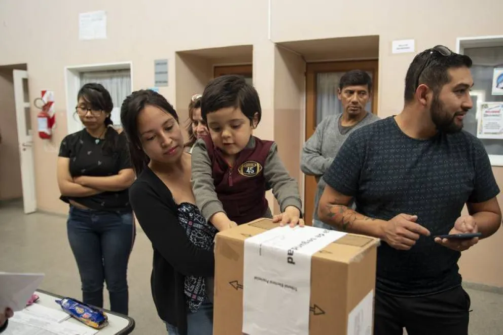 Alertaron que el recuento provisional de votos "funcionó de forma totalmente defectuosa" en las PASO