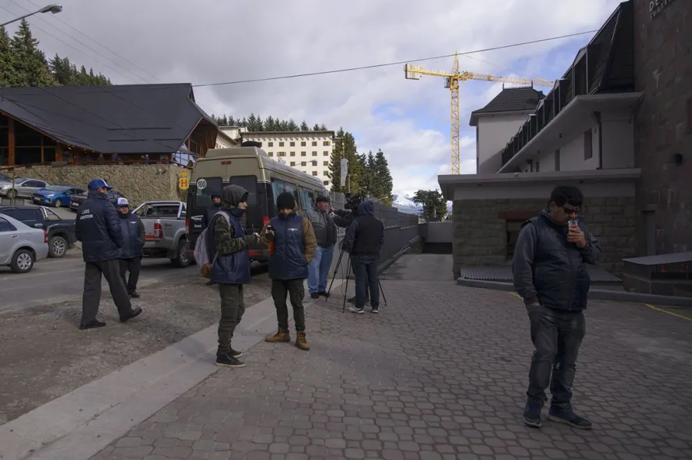 Uthgra reclamó frente a hotel céntrico para exigir el cese de “multiplicidad de tareas”