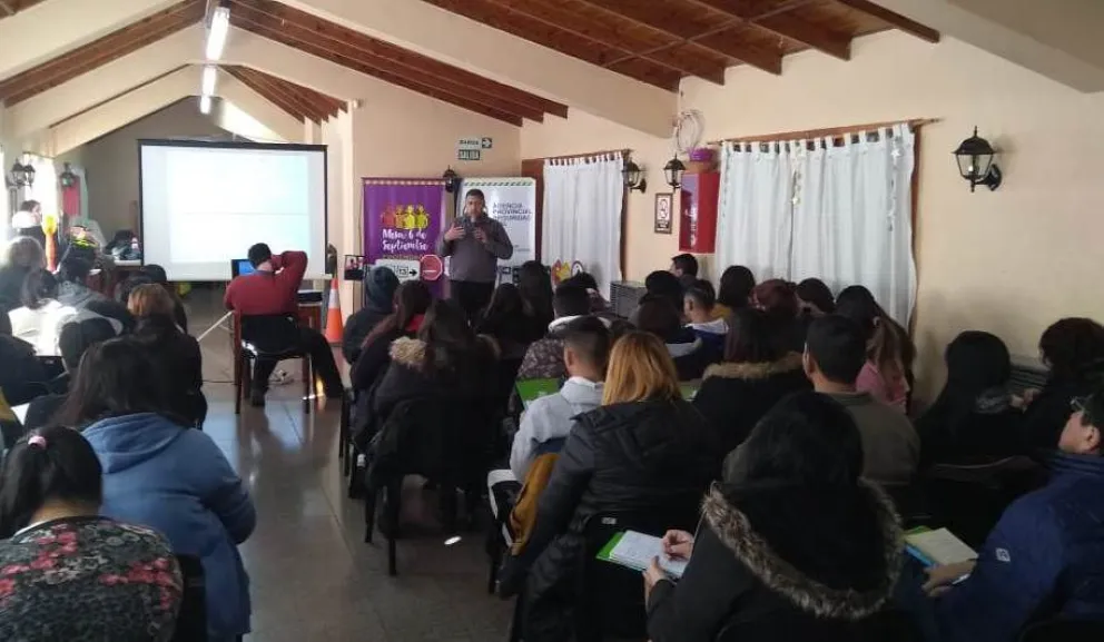 Alrededor de 300 jóvenes participan del talle "Mi primera licencia"