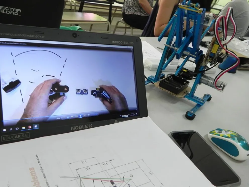 Una escuela de Ñirihuau llegó a la final nacional de programación y robótica