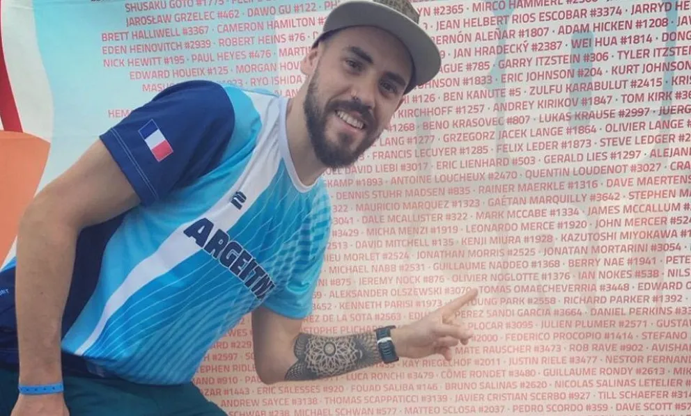 "Tomy" en Francia y marcando su número para la prueba mundial.