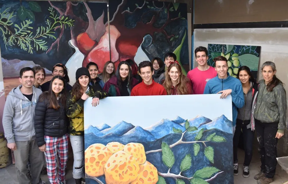 Más de 15 colegios pintaron el mural de la Semana de la Juventud