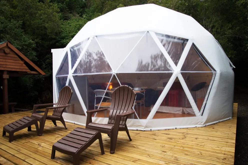 Qué es el “Glamping”, la tendencia turística que crece en el país y llega a Bariloche