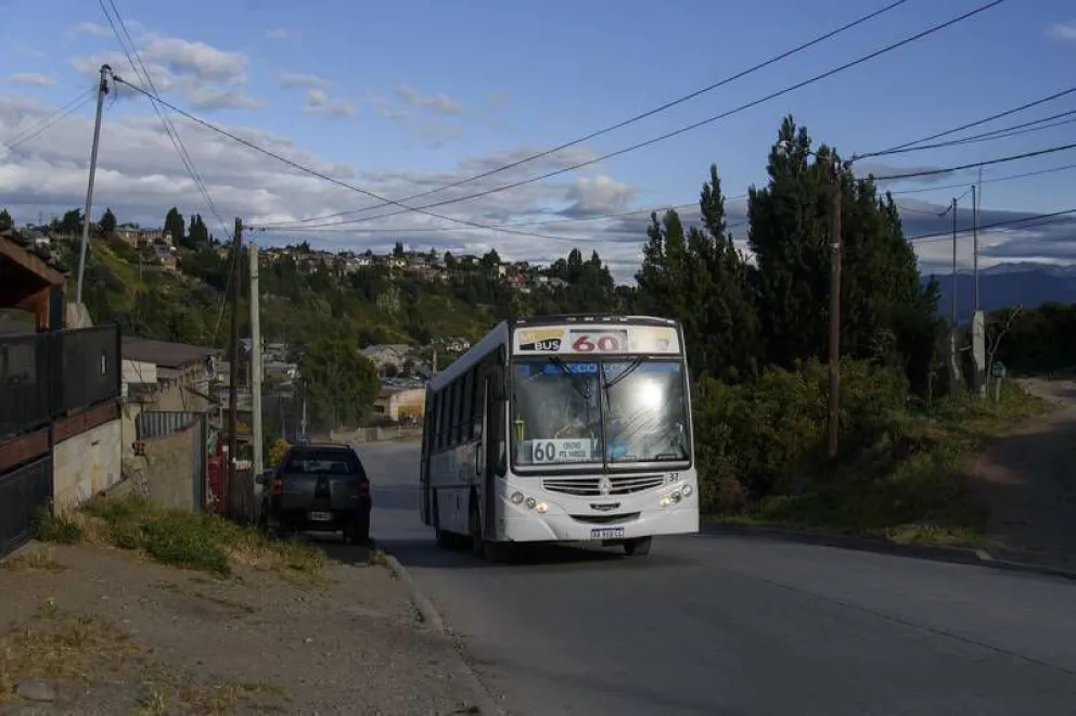 Continúa el paro de colectivos