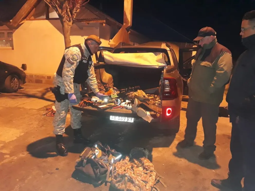 Secuestran armas, leña de especies nativas y un zorro cazado de manera furtiva