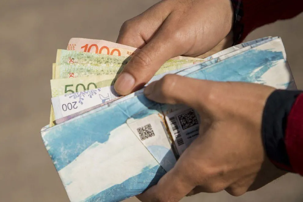 Estatales rionegrinos cobrarán sus salarios entre el 1 y 5 de octubre