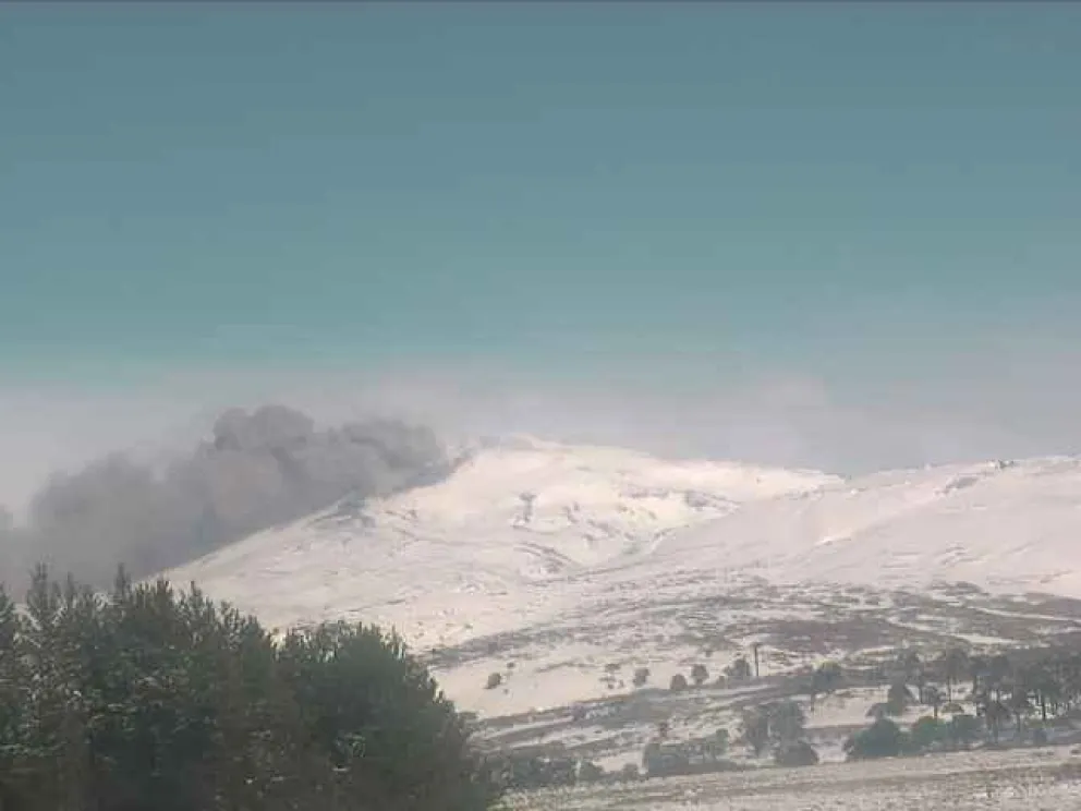 El volcán Copahue continúa con intensa actividad