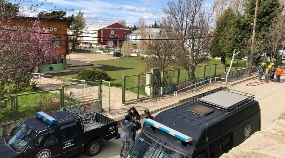 Otra vez: Amenaza de bomba en el colegio Ángel Gallardo