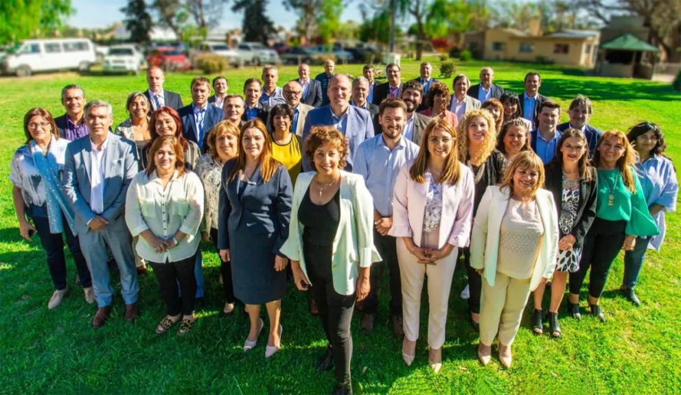 Arabela Carreras reunió a los futuros legisladores y a sus ministros