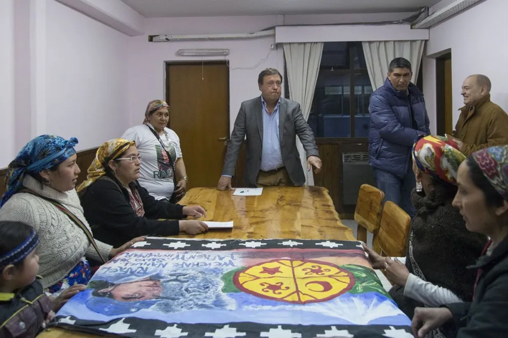 El gobernador aseguró que intentará evitar el desalojo de la comunidad Buenuleo