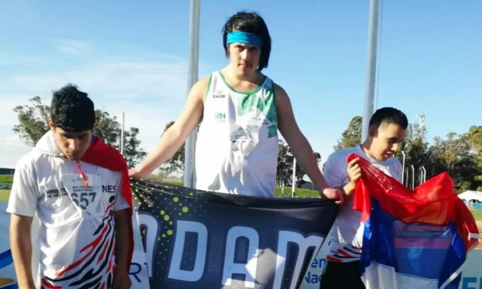En atletismo, Juan Muena en lo más alto del podio.