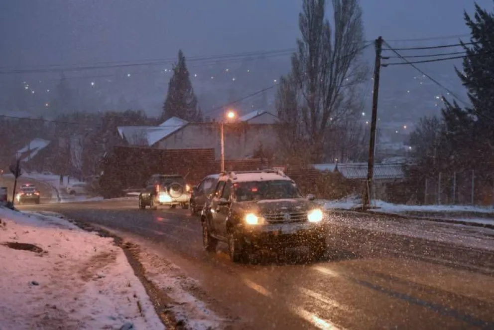 Bariloche amaneció pintada de blanco
